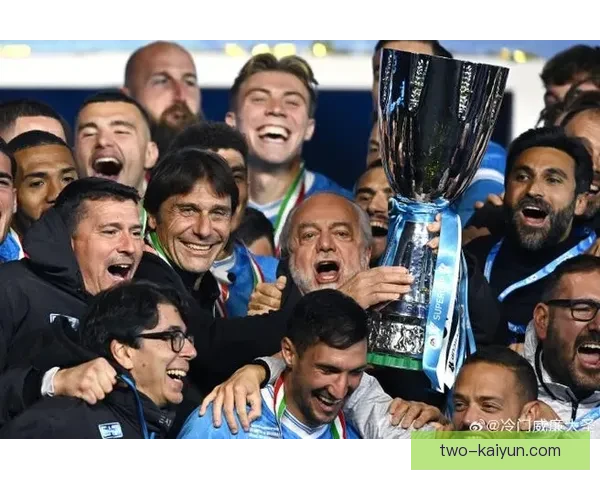 欧洲杯最佳阵容揭晓，明星球员表现亮眼争夺荣誉